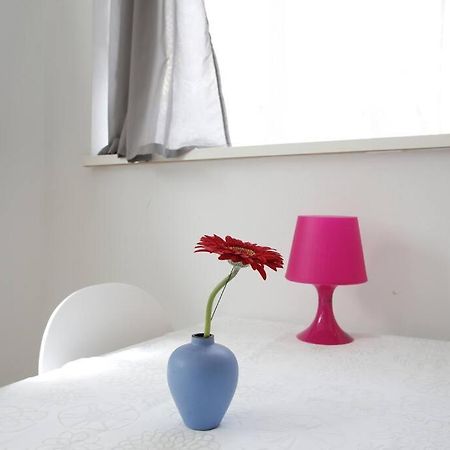 Sunny Apartment At Rostock - Pink Exterior photo