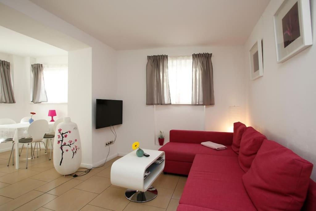 Sunny Apartment At Rostock - Pink Exterior photo